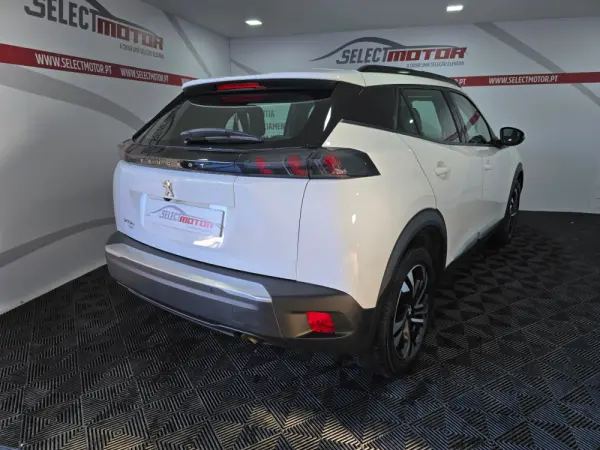 Peugeot 2008 1.2 PureTech Allure 5