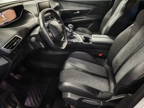 Peugeot 3008 1.2 PureTech Allure Pack 17