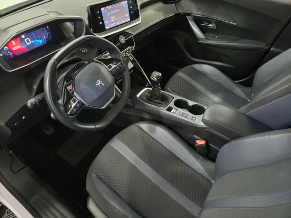 Peugeot 2008 1.2 PureTech Allure 19