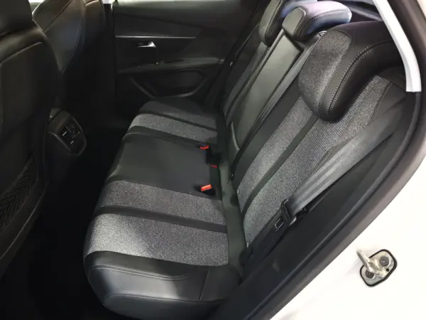 Peugeot 3008 1.2 PureTech Allure Pack 19