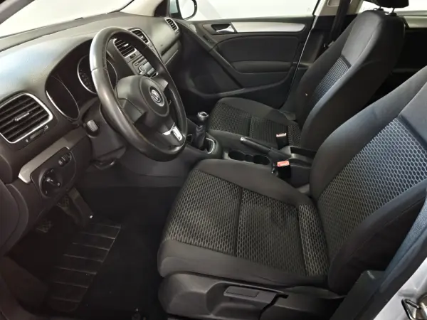 Volkswagen Golf 1.6 TDi Confortline 15
