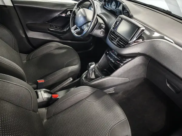 Peugeot 208 1.2 PureTech Allure 24