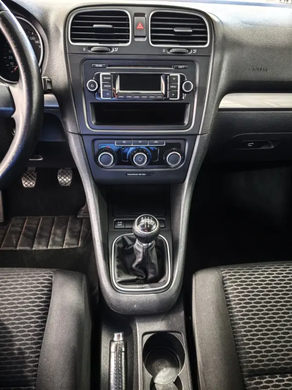 Volkswagen Golf 1.6 TDi Confortline 11