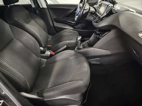 Peugeot 208 1.2 PureTech Allure 23