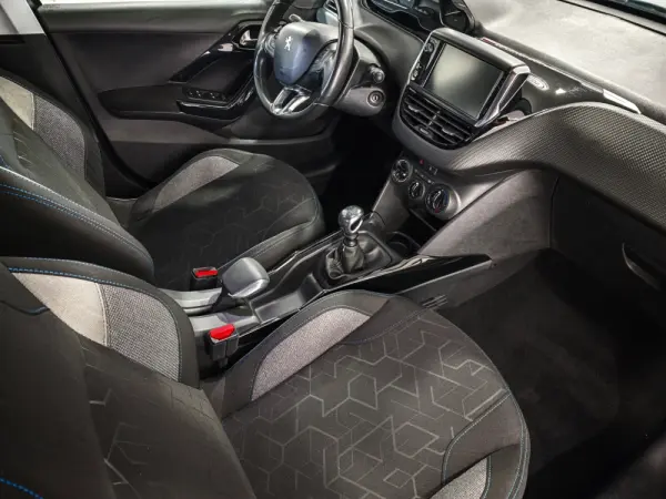 Peugeot 2008 1.2 PureTech Signature 24
