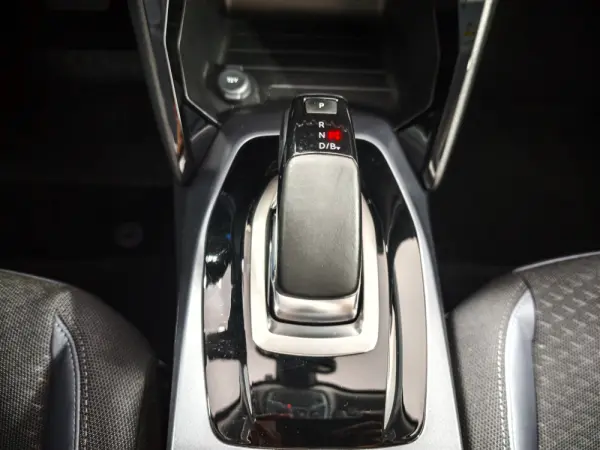 Peugeot e-2008 Allure 18