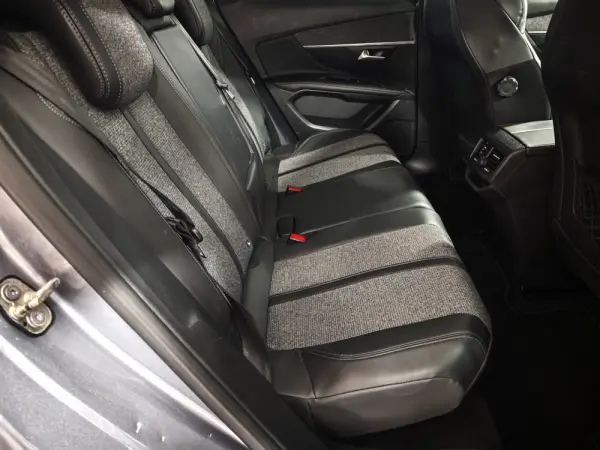 Peugeot 3008 1.2 PureTech Allure Pack 21