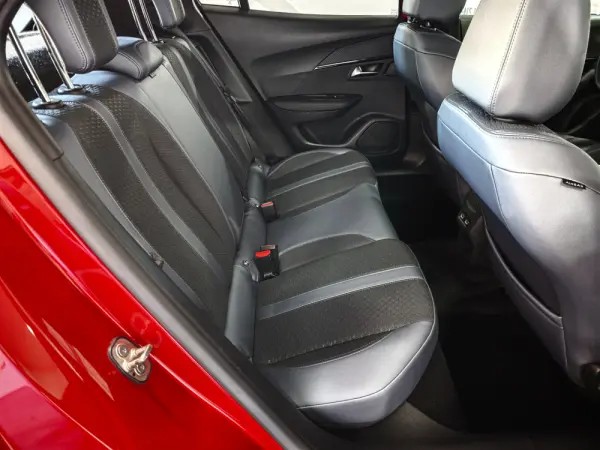 Peugeot e-2008 Allure 31