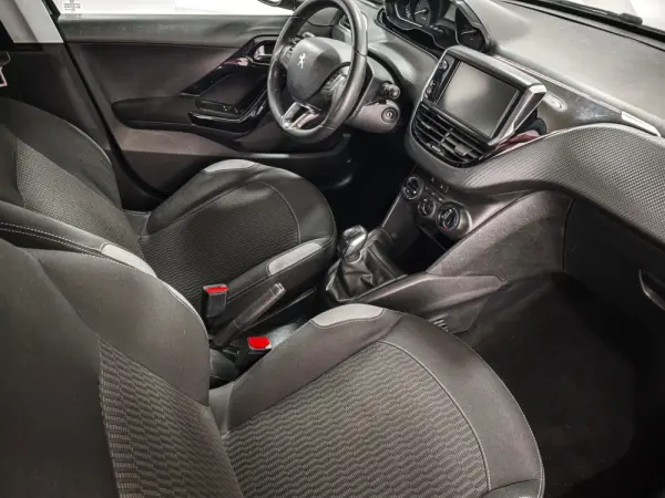 Peugeot 208 1.2 VTi Allure 23