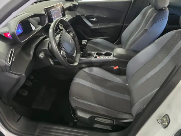 Peugeot 2008 1.2 PureTech Allure 18