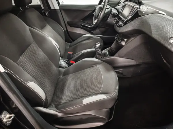 Peugeot 208 1.2 VTi Allure 22