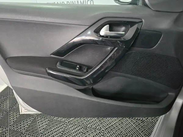 Peugeot 208 1.4 HDi Active 14