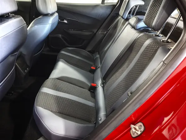 Peugeot e-2008 Allure 29
