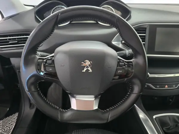 Peugeot 308 1.2 PureTech Allure Pack 12