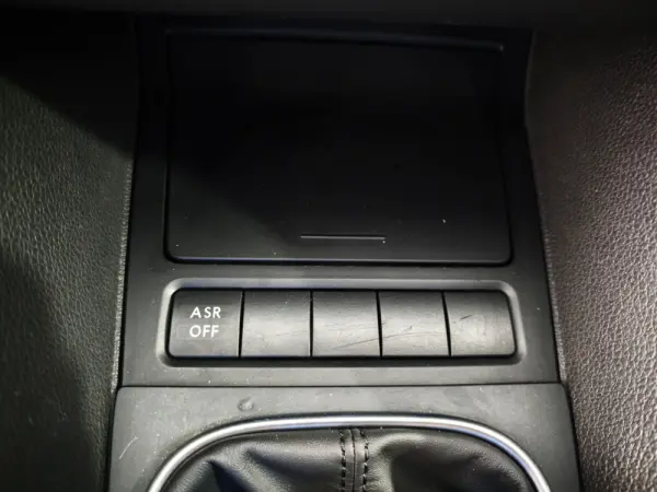 Volkswagen Golf 1.6 TDi Confortline 9