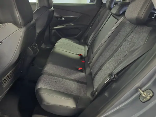 Peugeot 3008 1.2 PureTech Active Pack 19