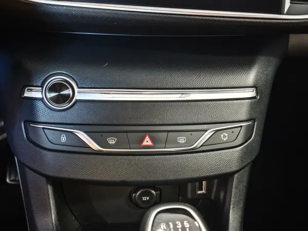 Peugeot 308 1.2 PureTech Style 10