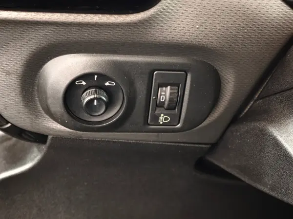 Citroen C4 Cactus 1.6 BlueHDi Shine 13
