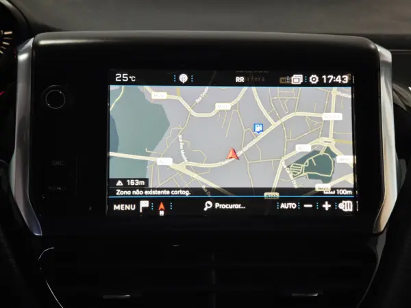 Peugeot 2008 1.2 PureTech Signature 9