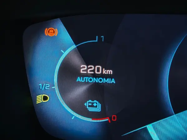 Peugeot e-2008 Allure 8