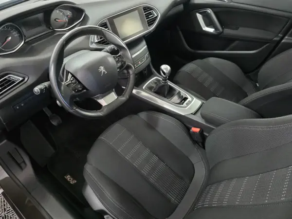Peugeot 308 1.2 PureTech Allure Pack 17