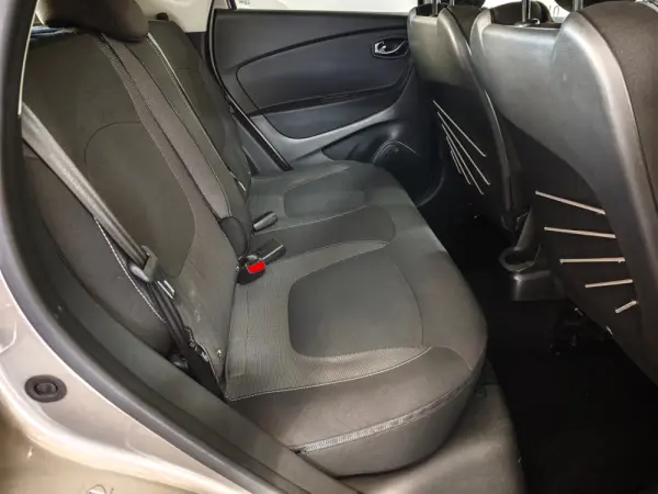 Renault Captur 1.5 dCi 23