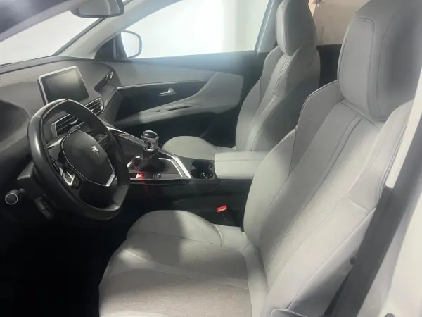 Peugeot 5008 PureTech 130 Stop & Start Allure Business-Pack 5