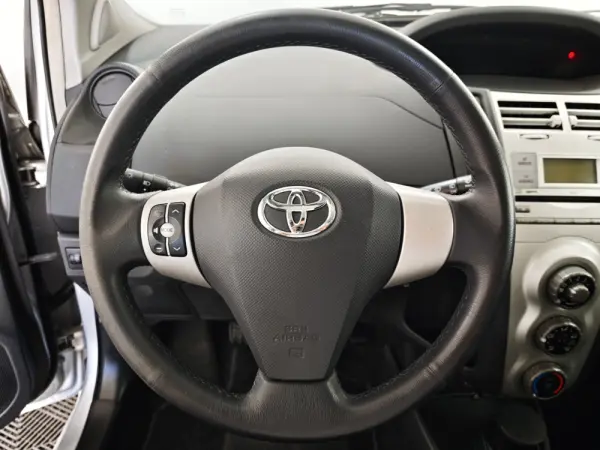 Toyota Yaris 1.0 VVT-i Comfort 12
