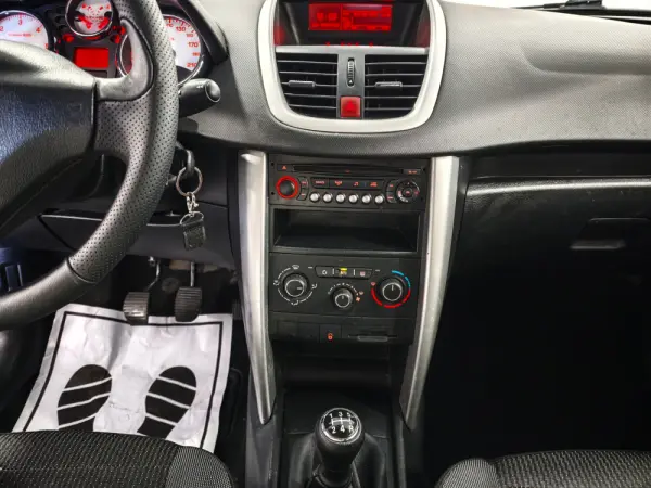Peugeot 207 1.4 HDi Urban 13