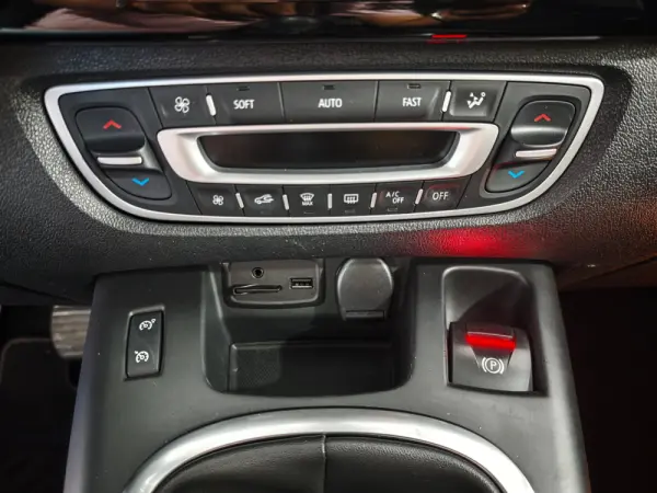 Renault Grand Scénic 1.5 dCi Bose Edition SS 11