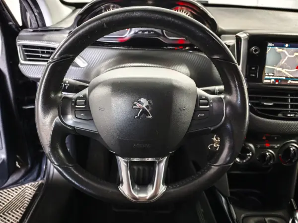 Peugeot 2008 1.2 PureTech Signature 15