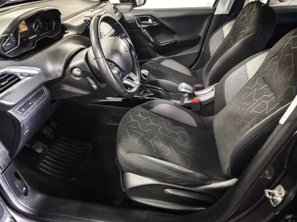 Peugeot 2008 1.2 PureTech Signature 19