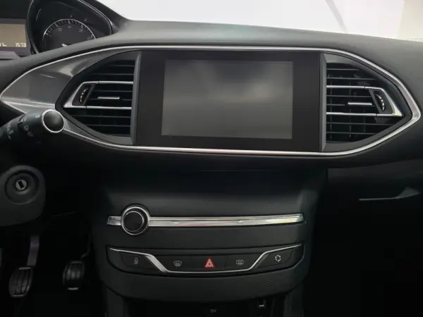 Peugeot 308 1.2 PureTech Allure Pack 8