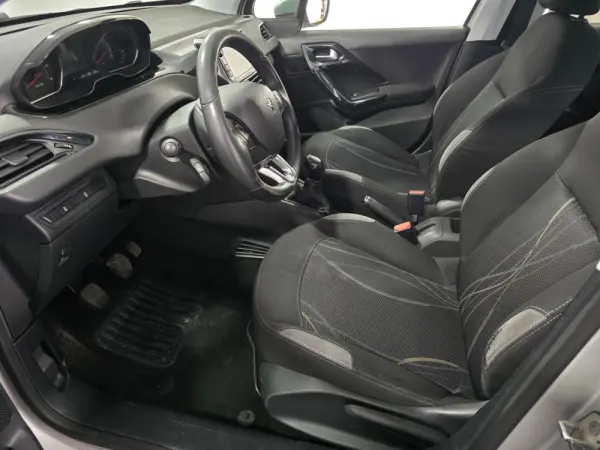 Peugeot 208 1.4 HDi Active 15