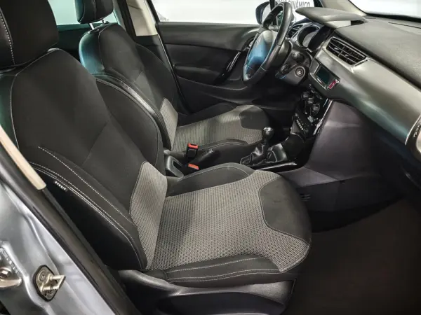 Citroen C3 1.2 PureTech Shine 21