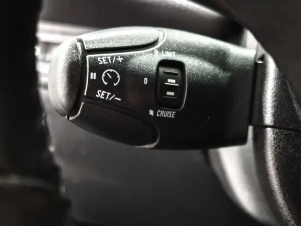 Peugeot 208 1.2 VTi Allure 15