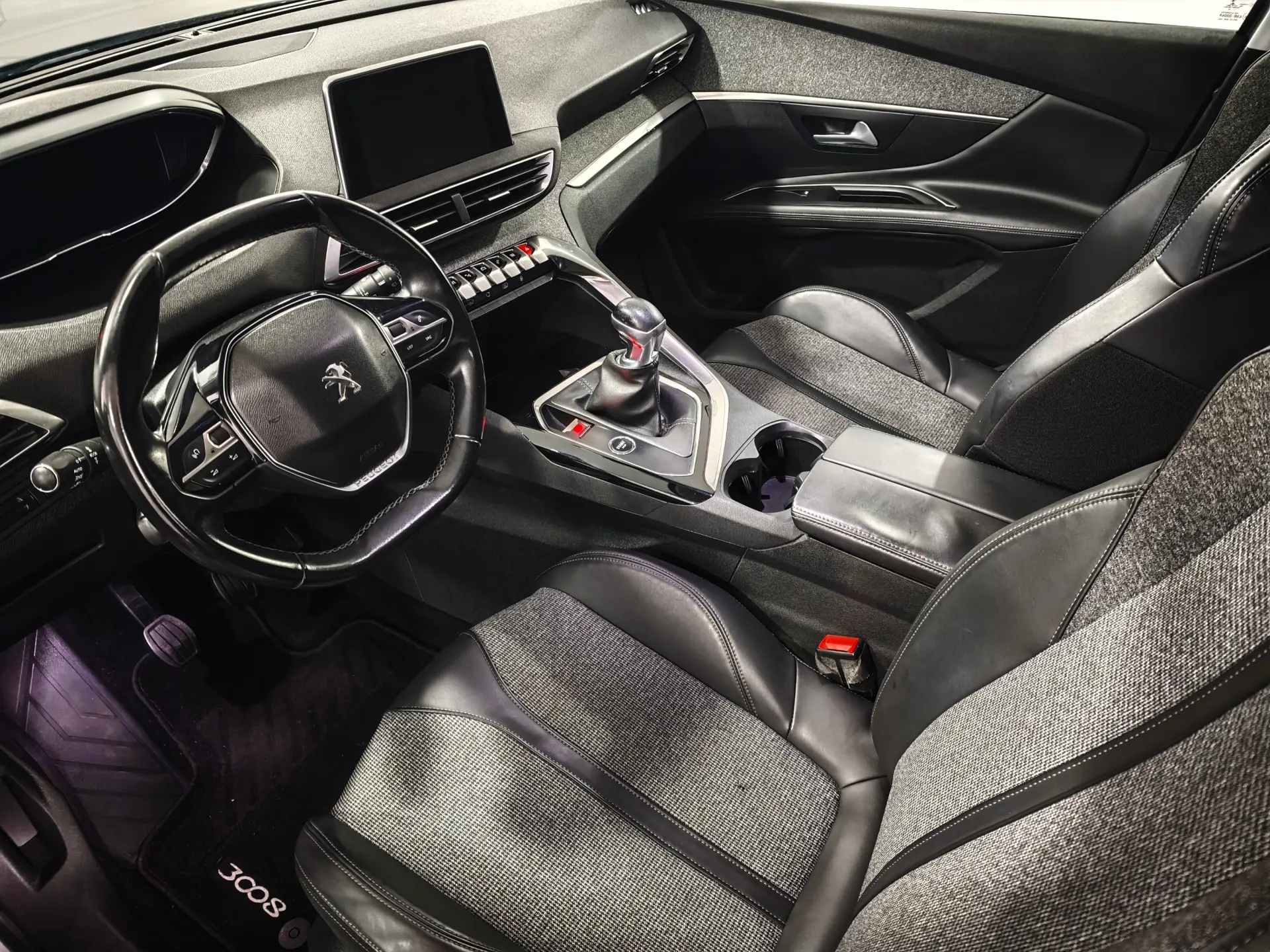 Peugeot 3008 1.2 PureTech Allure Pack 19