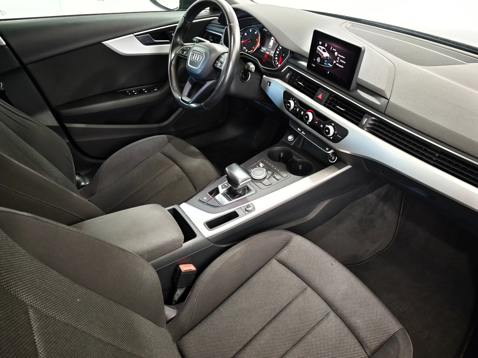 Audi A4 Avant 2.0 TDI Advance S tronic 26