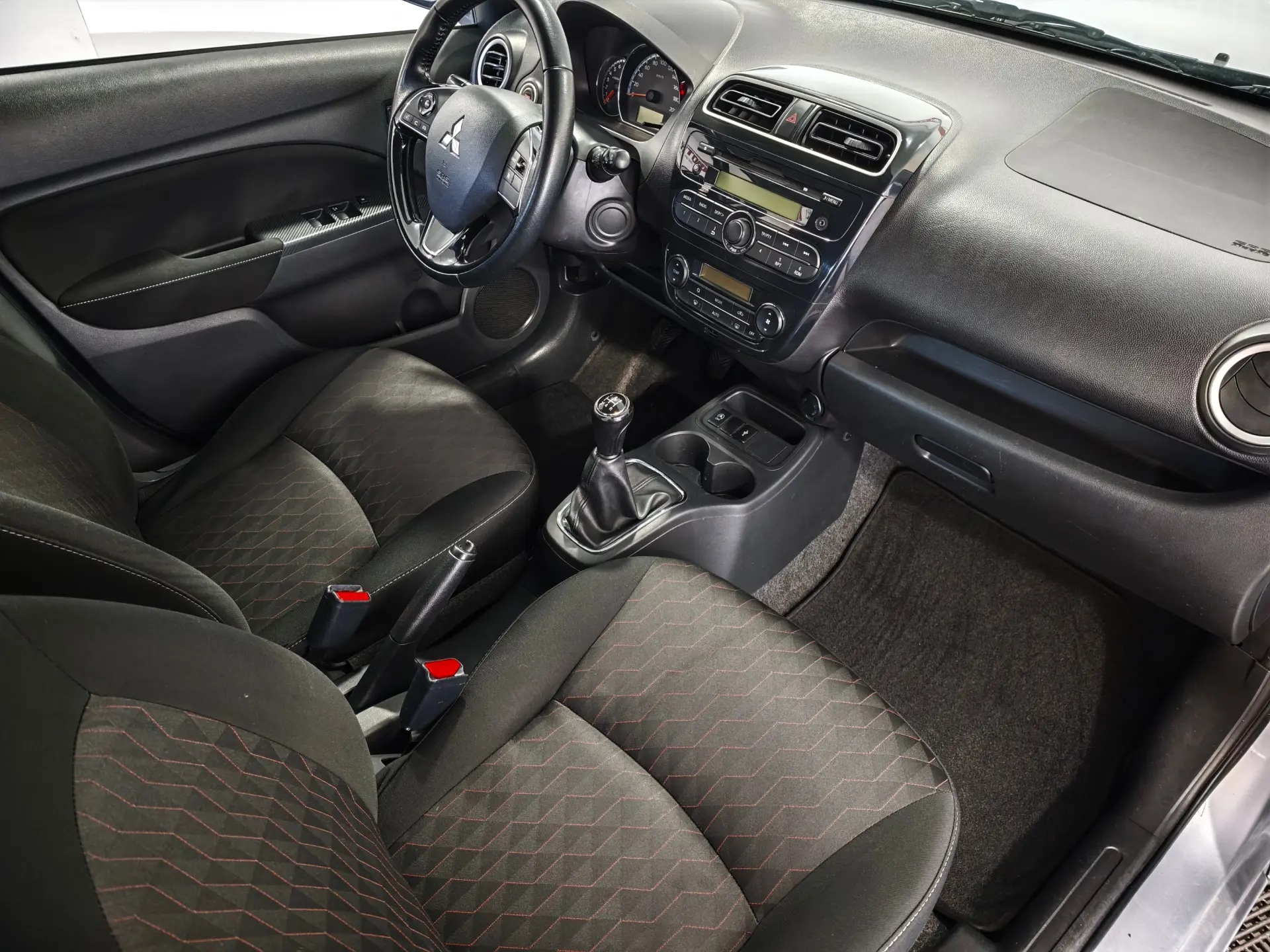 Mitsubishi Space Star 1.2 Intense 21