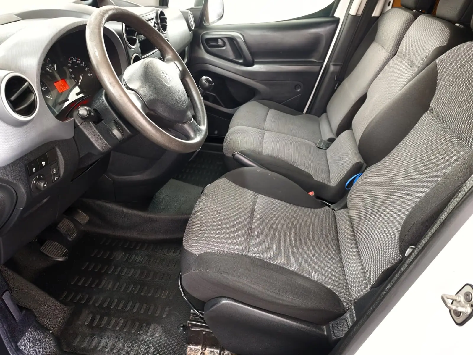 Peugeot Partner 1.6 BlueHDi Confort 23