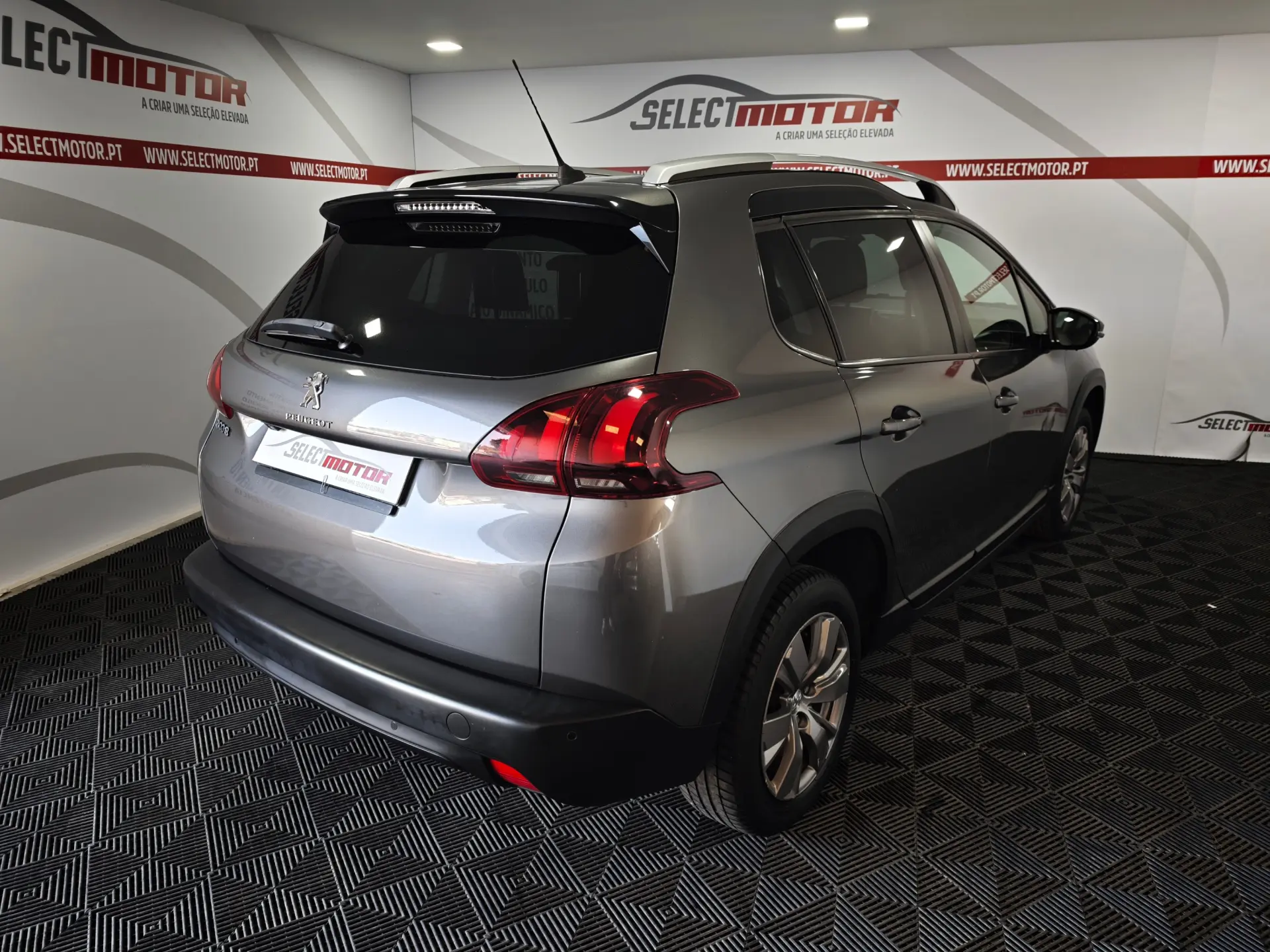 Peugeot 2008 1.2 PureTech Signature 5
