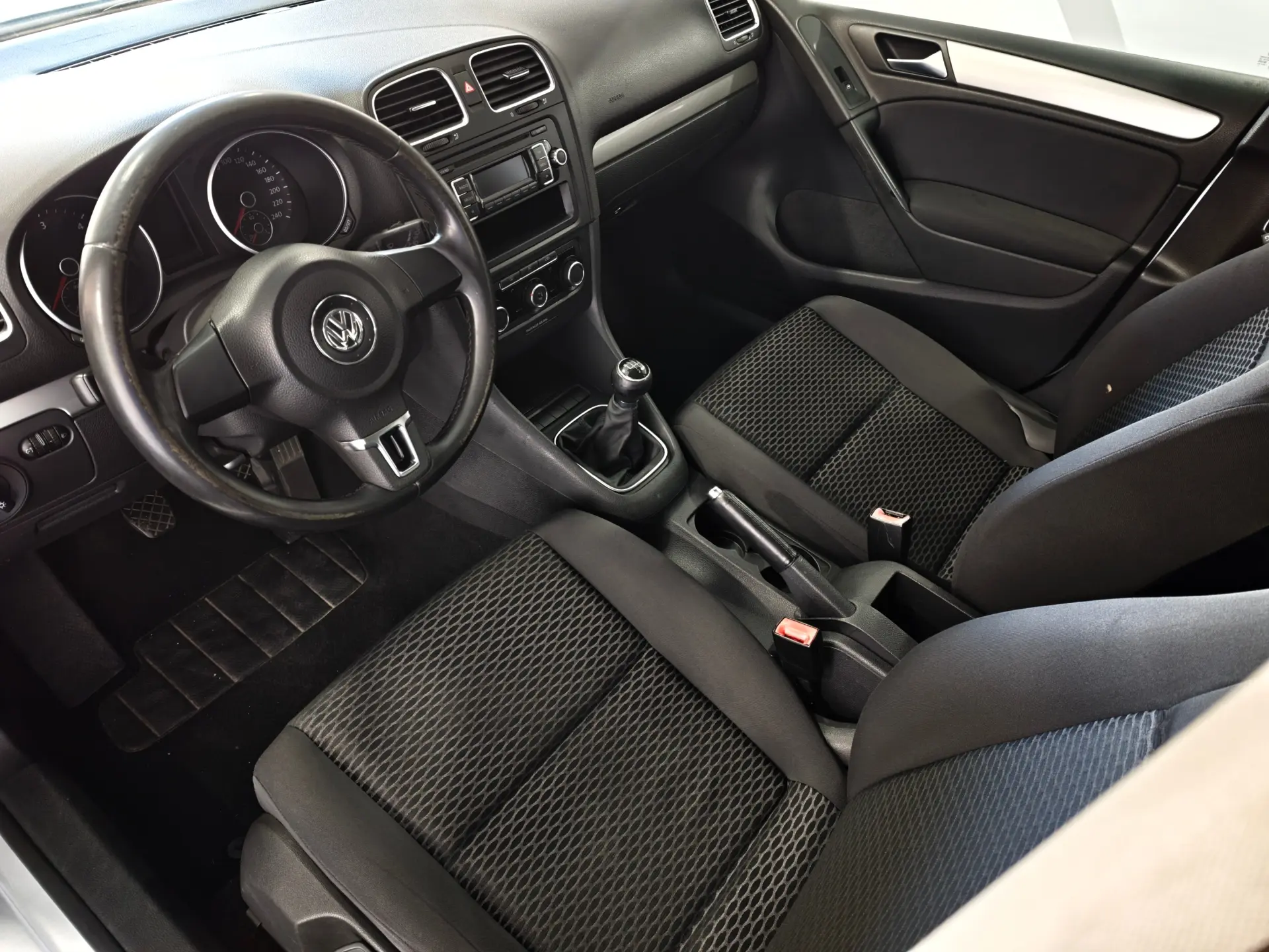 Volkswagen Golf 1.6 TDi Confortline 16
