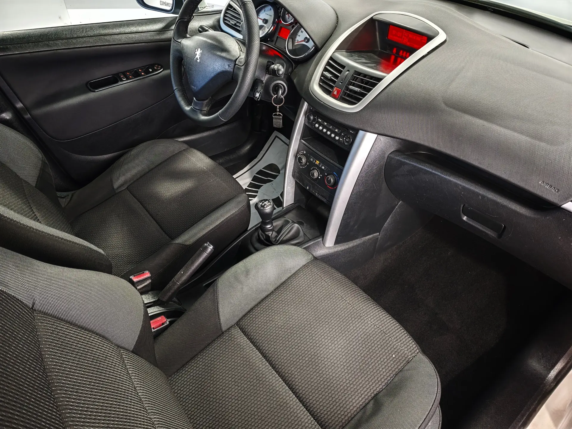 Peugeot 207 1.4 HDi Urban 23