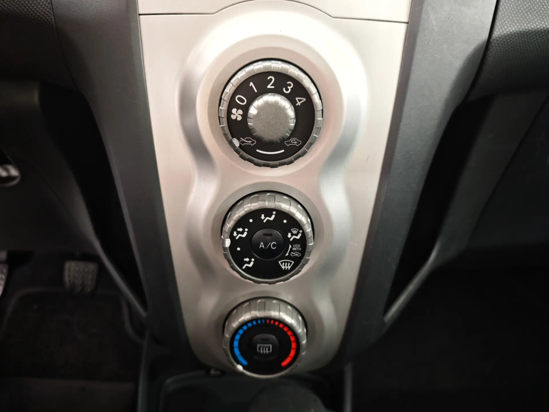 Toyota Yaris 1.0 VVT-i Comfort 9