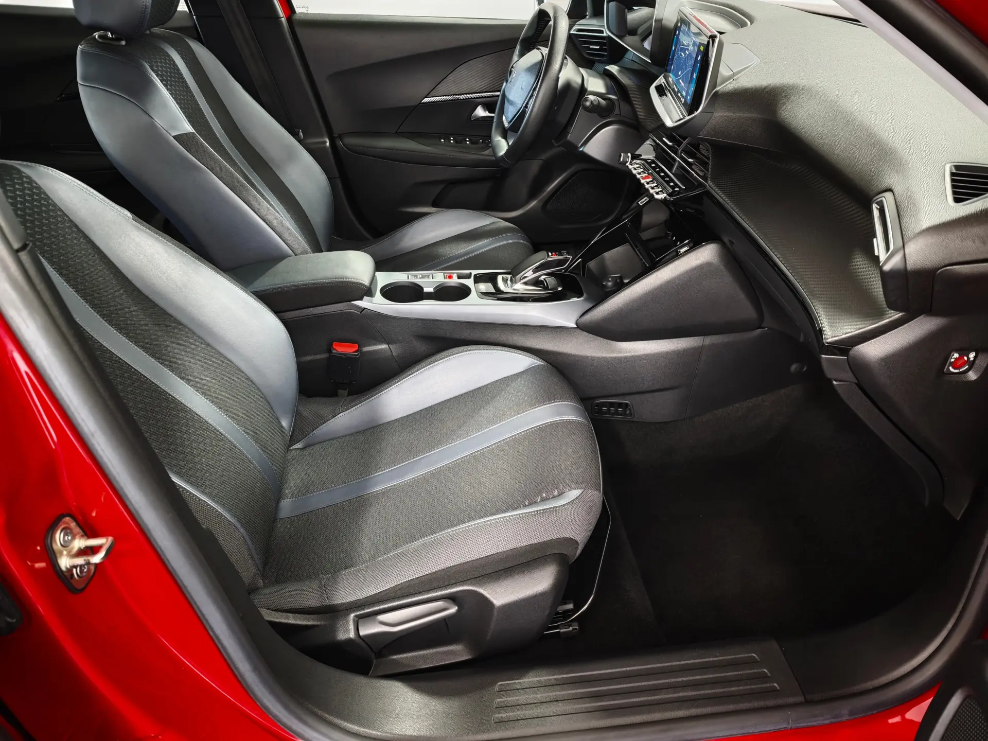 Peugeot e-2008 Allure 32