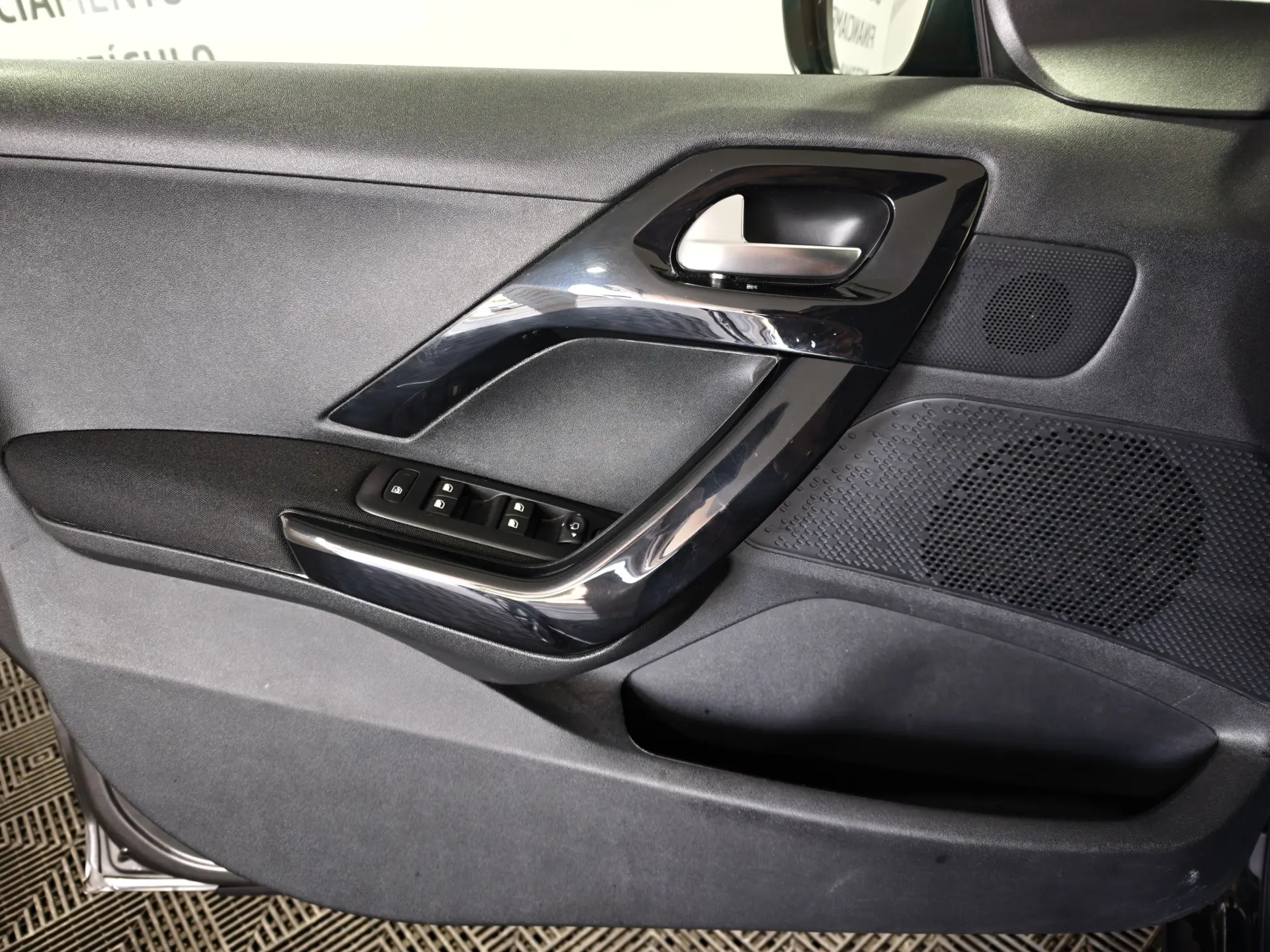 Peugeot 2008 1.2 PureTech Signature 18