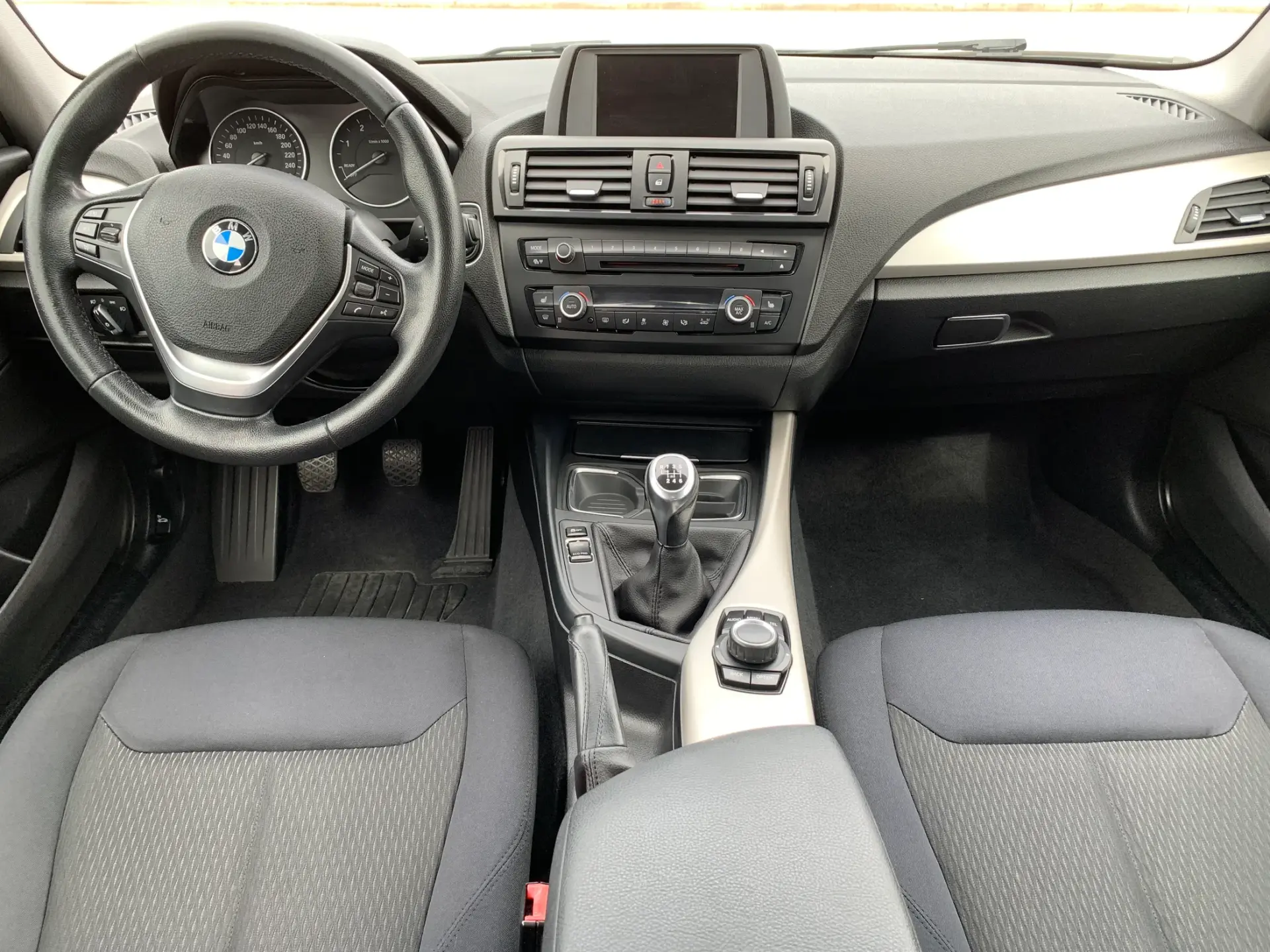 BMW 118 d Line Urban 2