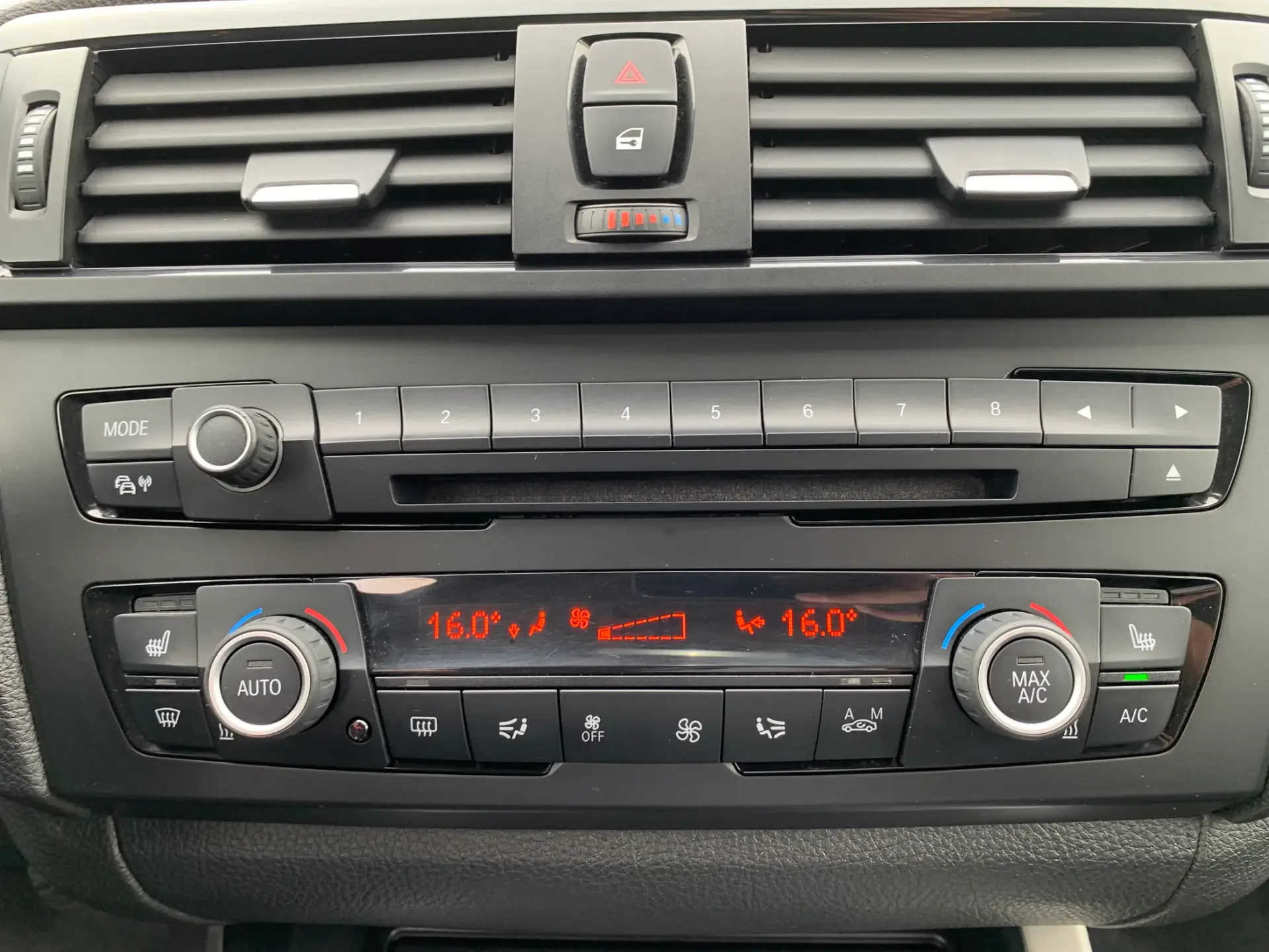 BMW 118 d Line Urban 7
