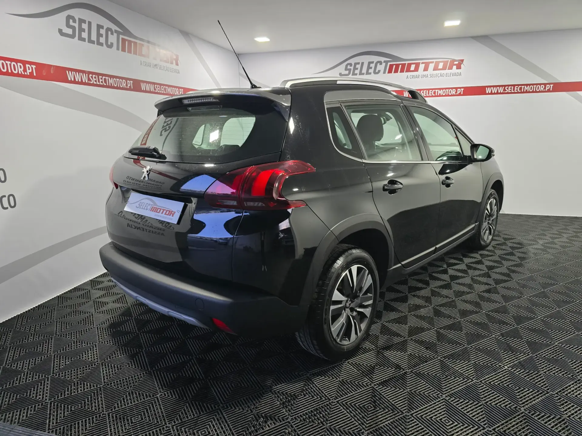Peugeot 2008 1.2 PureTech Allure 4