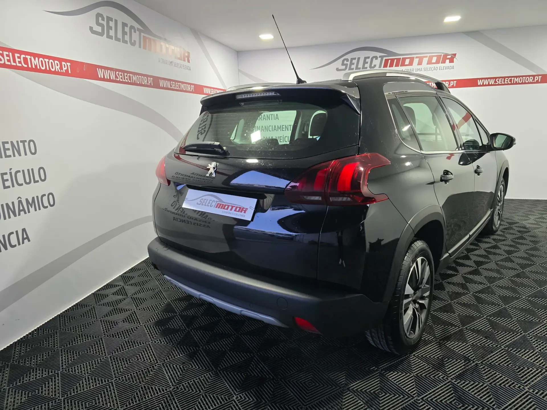 Peugeot 2008 1.2 PureTech Allure 5